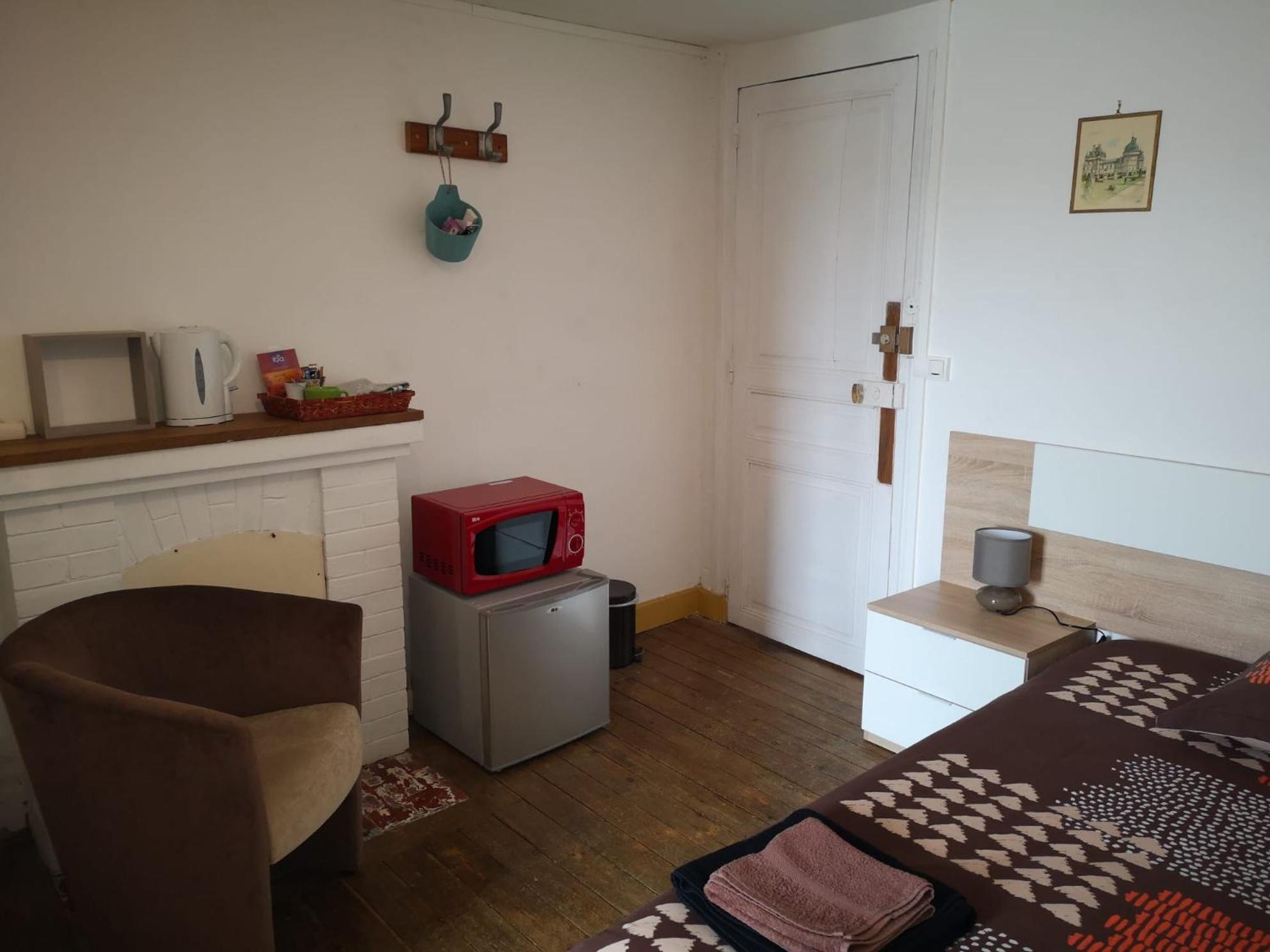 Chambres Avec Salle De Bains Et Cuisine En Centre Ville Argenton Sur Creuse Luaran gambar