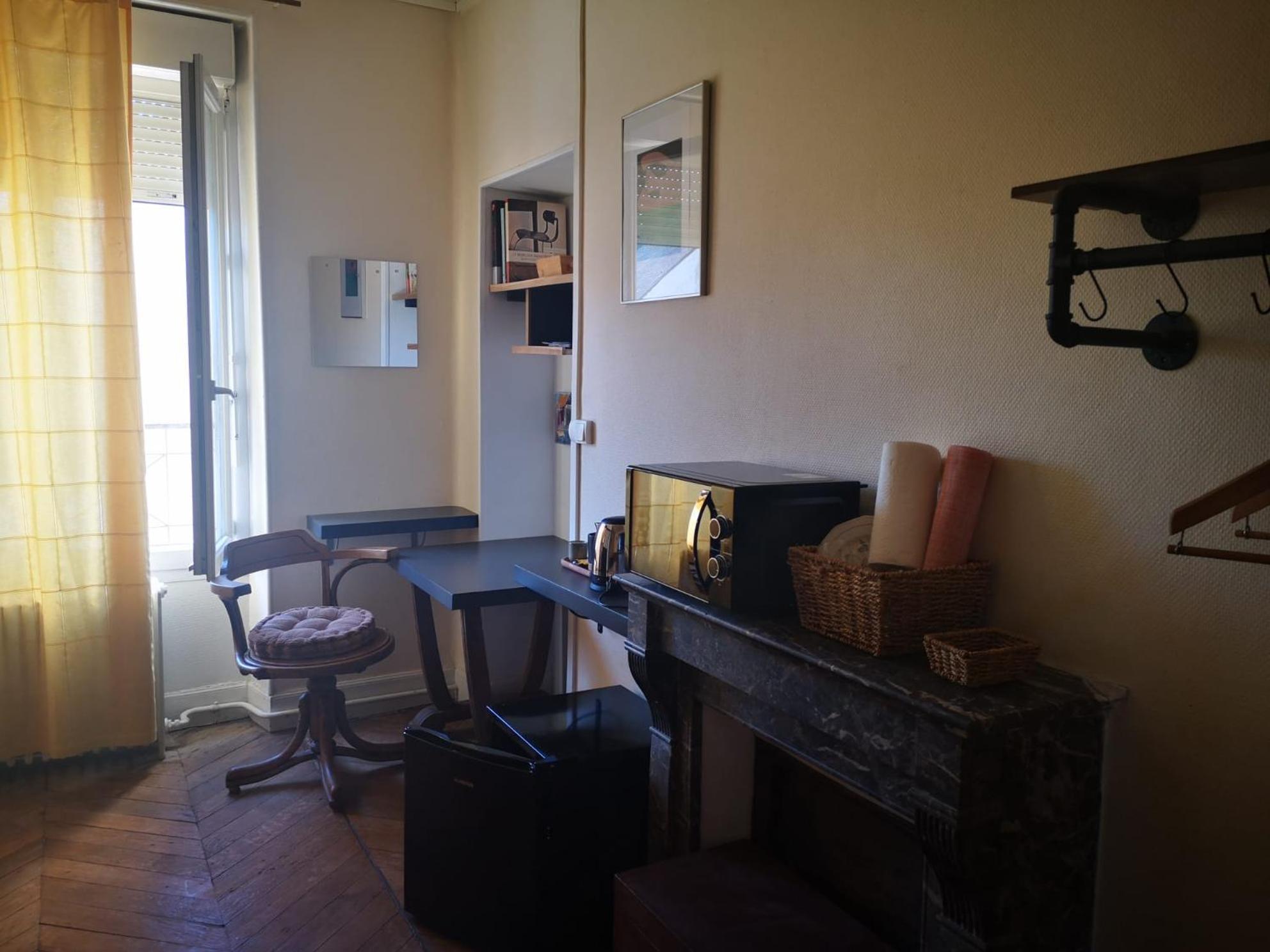 Chambres Avec Salle De Bains Et Cuisine En Centre Ville Argenton Sur Creuse Luaran gambar